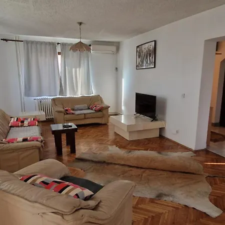 Beautiful Large بيت للعطل *